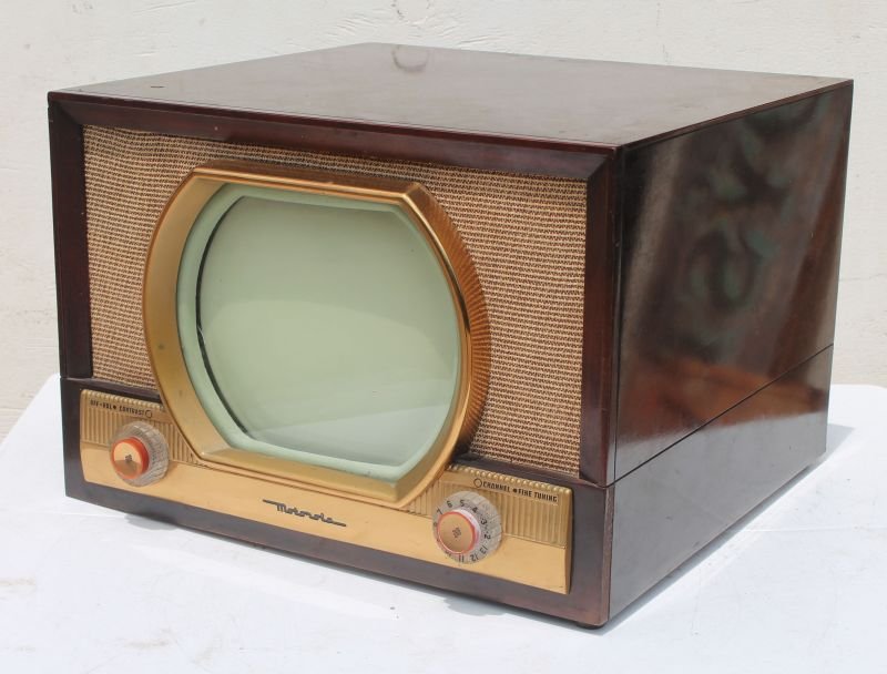 Motorola Model 10VT10 television set - 13"x9"x18" (1 of 6)