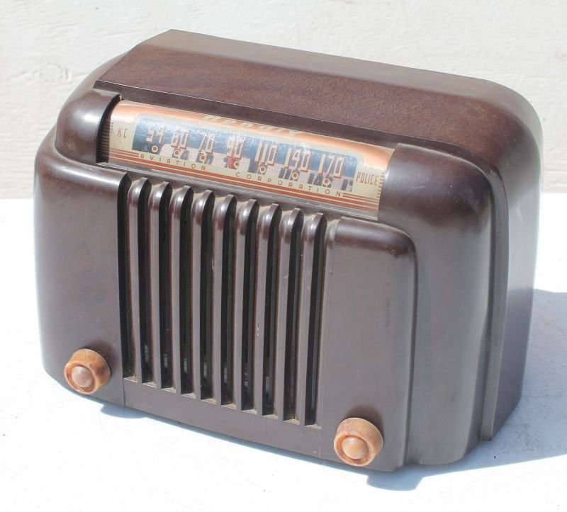 Bendix Model 0526A Radio - 8"x10"x7" (1 of 3)