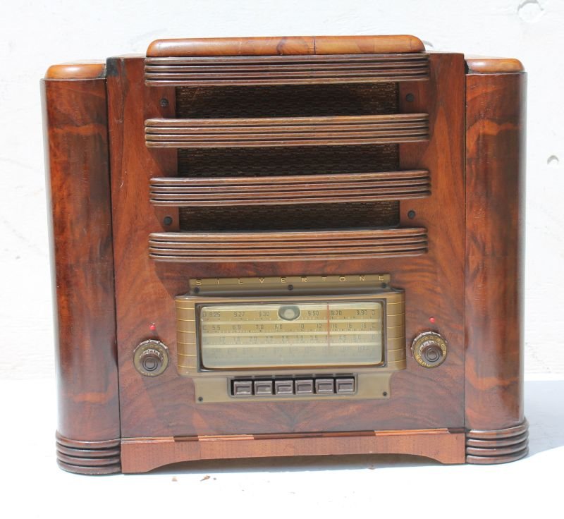 Silvertone Table Top Radio- 16" tall x 17 3/4" wide x (1 of 5)