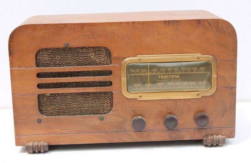 Truetone Table Top Radio w/ Bakelite Knobs - 9" tall x (1 of 5)