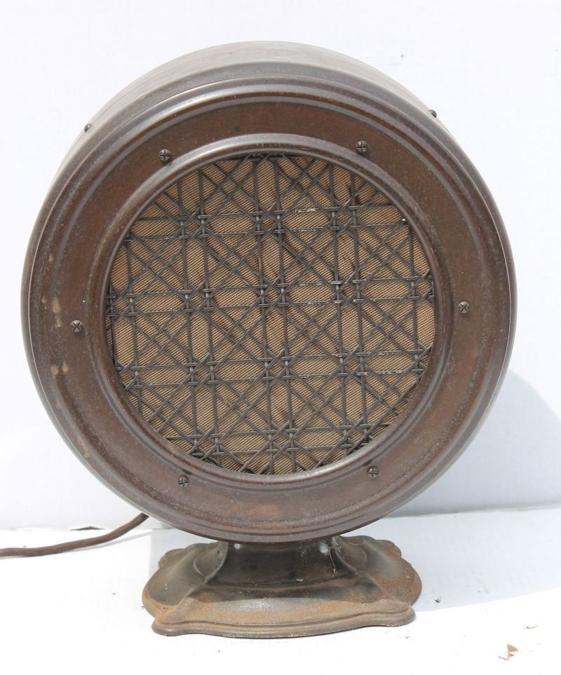 Atwater Kent Speaker - 15 3/4" tall x 13 1/2" wide x 7 (1 of 5)