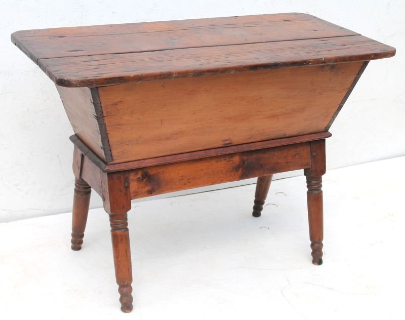 early dovetailed & splay legged dough box w orig fitted (1 of 4)