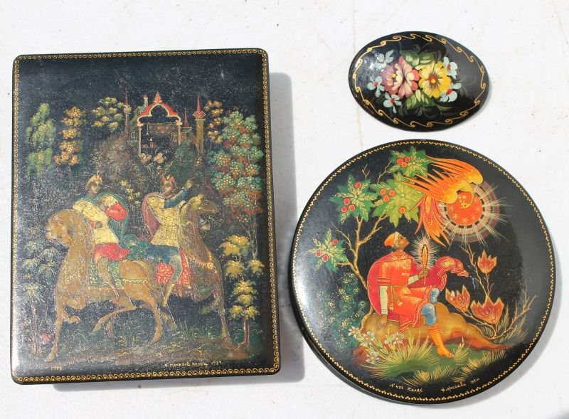 3 fine hand painted Russian lacquered items a 5" x 4" (1 of 5)