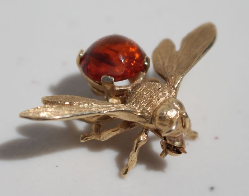 unusual 14k gold & amber bumble bee form pin (1 of 1)