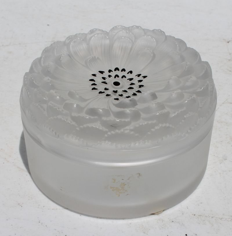 sgnd Lalique "Nemours" pattern frosted round covered (1 of 3)