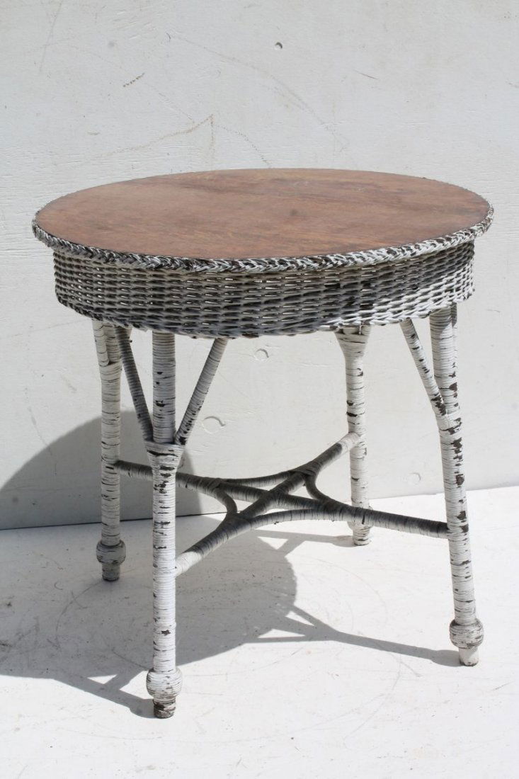 antique Bar Harbor wicker table w orig finish 30" round (1 of 4)