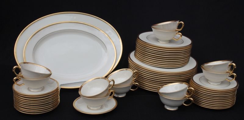 Fine approx 62pcs Lenox "Tuxedo" pattern china service (1 of 2)