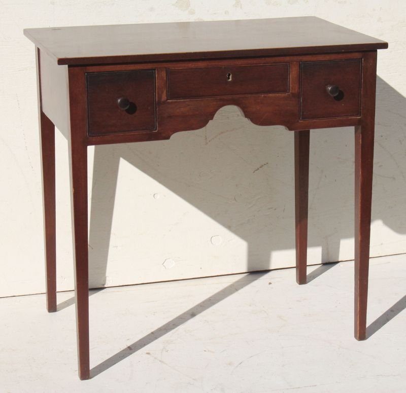 period Hepplewhite ca 1790 Tidewater, VA carved walnut (1 of 3)