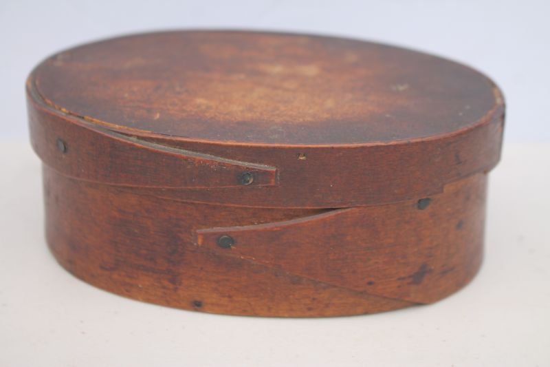 attrib Shaker 5 1/2" oval 2 fingered maple & pine box (1 of 3)