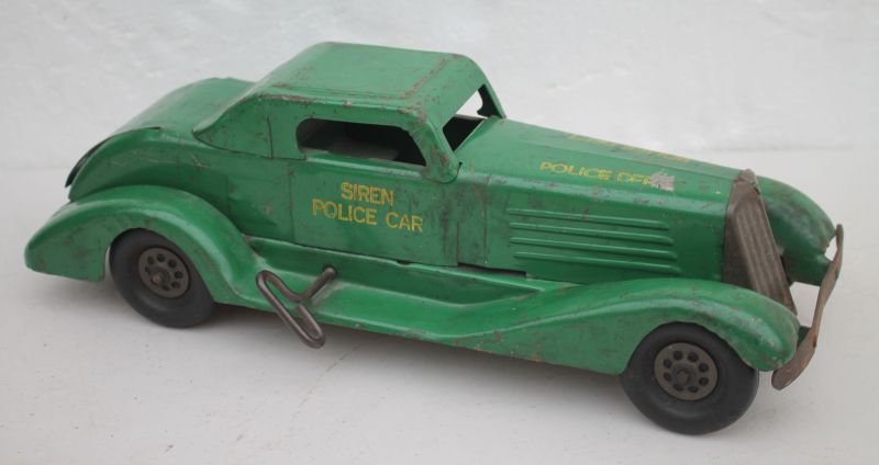 attrib Wyandotte ca 1930's sheet metal wind-up "Siren: attrib Wyandotte ca 1930's sheet metal wind-up "Siren Police Car" in orig green paint - 14 1/2" long