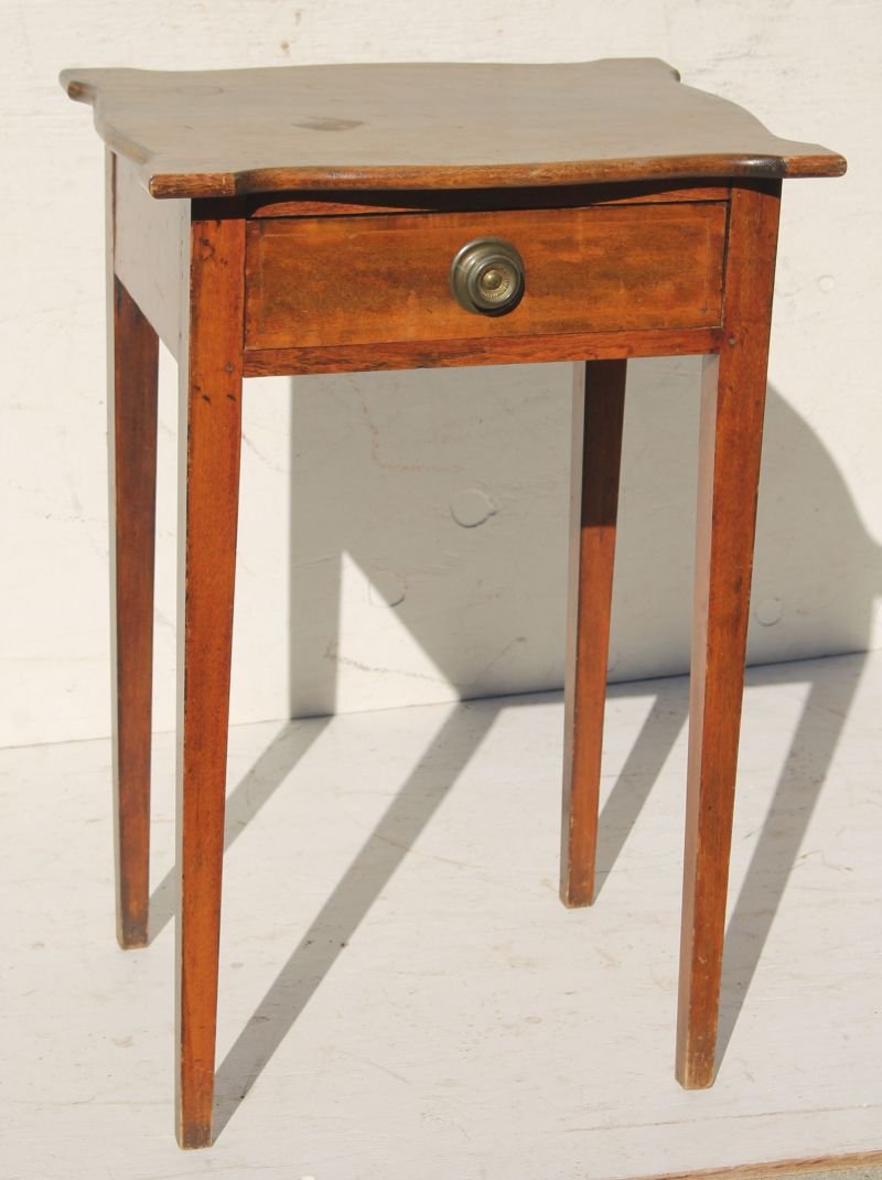 Period Hepplewhite ca 1790 Newburyport, MA birch: Period Hepplewhite ca 1790 Newburyport, MA birch tapered leg 1 drawer stand w shaped top & line inlay attrib to Joseph Short - 27 1/2" tall x 18 1/2" wide x 16 1/2" deep