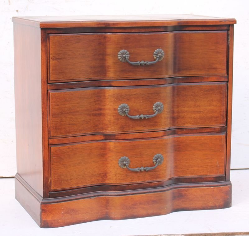 20thC custom mahog 3 dr serpentine bachelor's chest w (1 of 2)