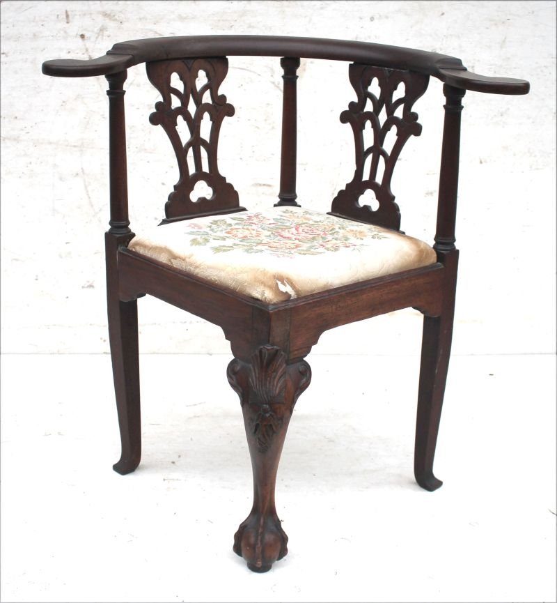 Excellent period Chippendale ca 1755-1775 Dutchess (1 of 3)