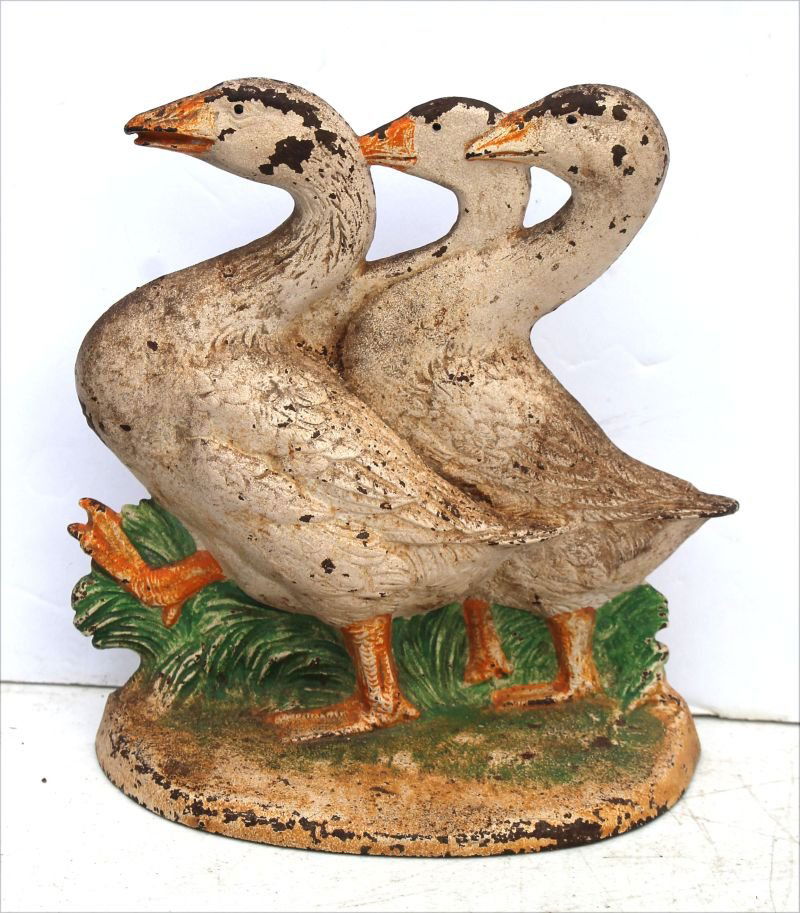 ca 1920 cast iron doorstop depicting 3 geese by Hubley (1 of 3)