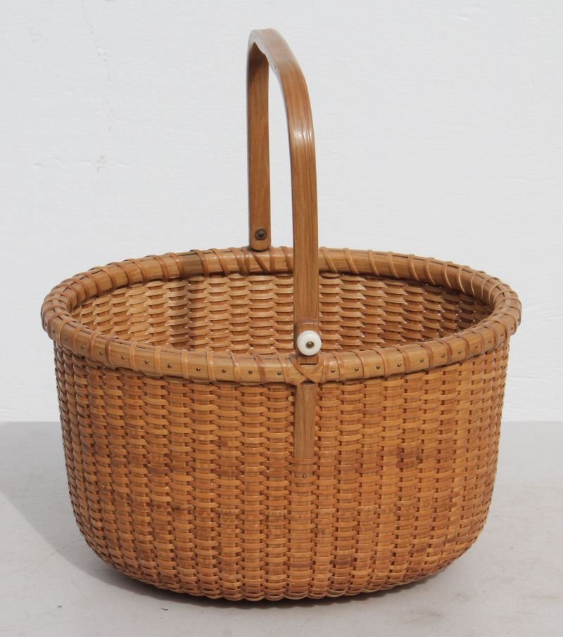 excellent quality Nantucket swing handled oval basket (1 of 4)