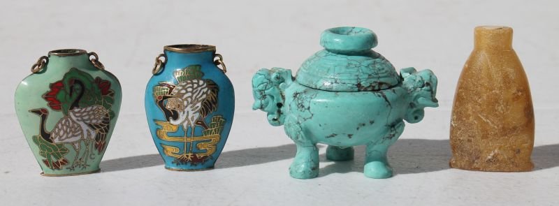 lot of 4 miniature snuff bottles incl 2 Cloisonne plus, (1 of 2)