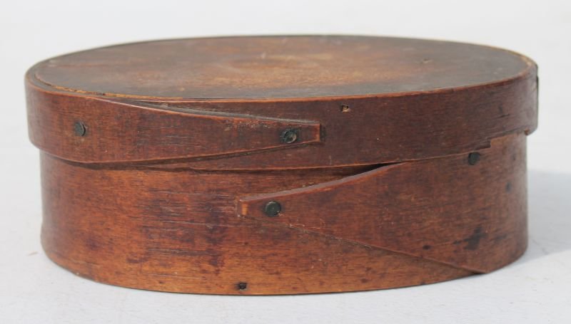 attrib Shaker 5 1/2" oval 2 fingered maple & pine box (1 of 3)