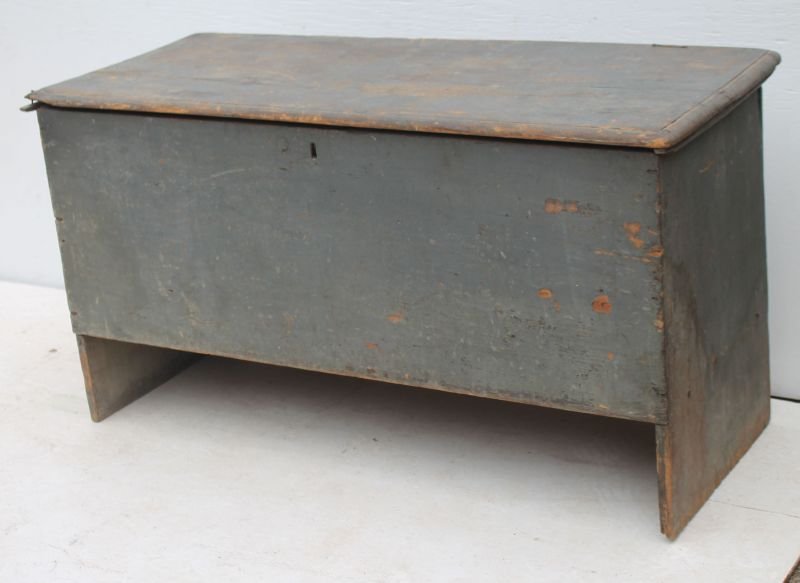 Very early pine 6 board blanket chest w orig snipe (1 of 2)