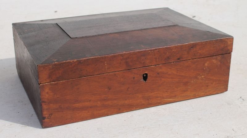 Merrick Thread Co spool cotton sewing box w key & (1 of 3)