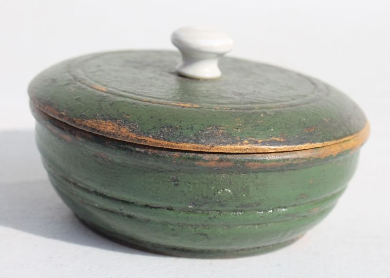 early 19thC New England maple dry crusty Windsor green (1 of 3)