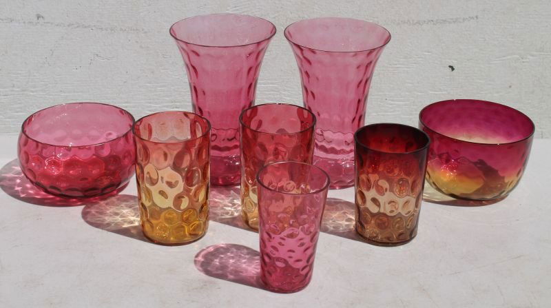 lot of 8 pcs of Vict glass incl Amberina & cranberry (1 of 2)