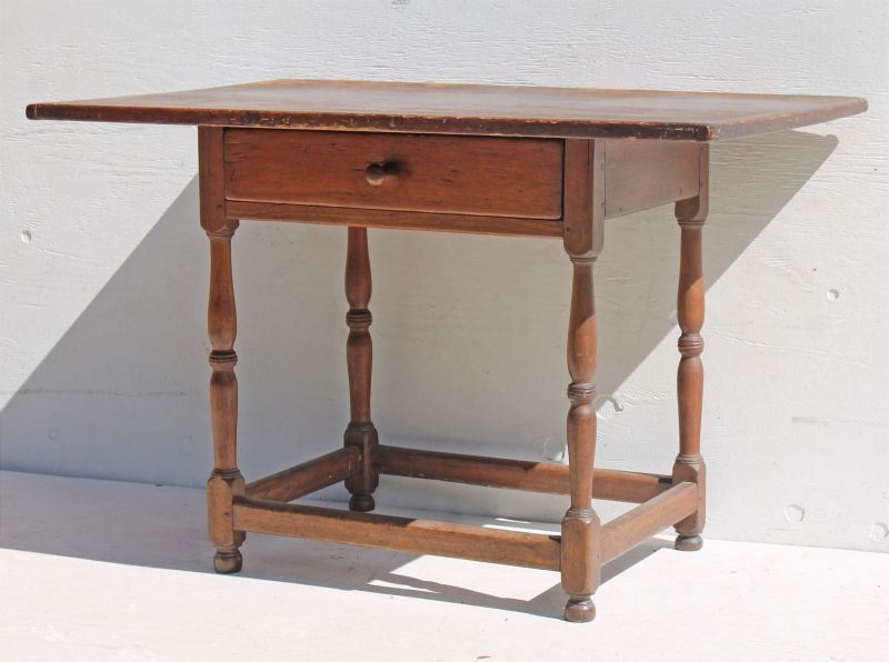 Wm & Mary period ca 1720-1740 maple & pine bold one dr (1 of 4)