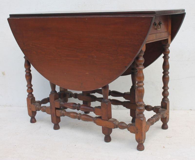 Wm & Mary period 18thC mahog carved one drawer gateleg (1 of 5)