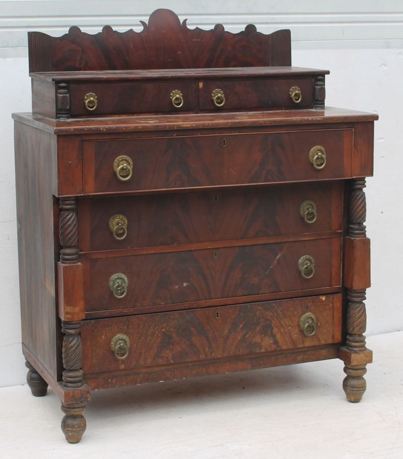 Early 19thC Southern VT mahog veneered Classical chest (1 of 3)