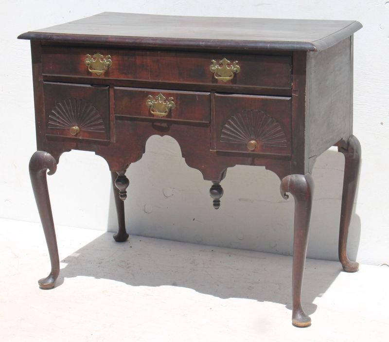 Fine QA period ca 1740 MA maple & tiger maple cabriole: Fine QA period ca 1740 MA maple & tiger maple cabriole leg rare dbl fan carved server w scalloped apron in old grungy surface - 37" case width