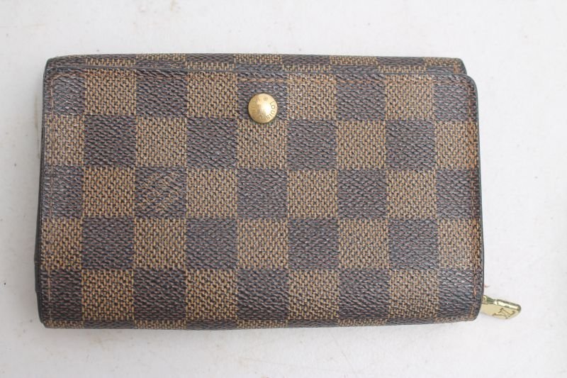 vintage authentic Louis Vuitton wallet (1 of 5)