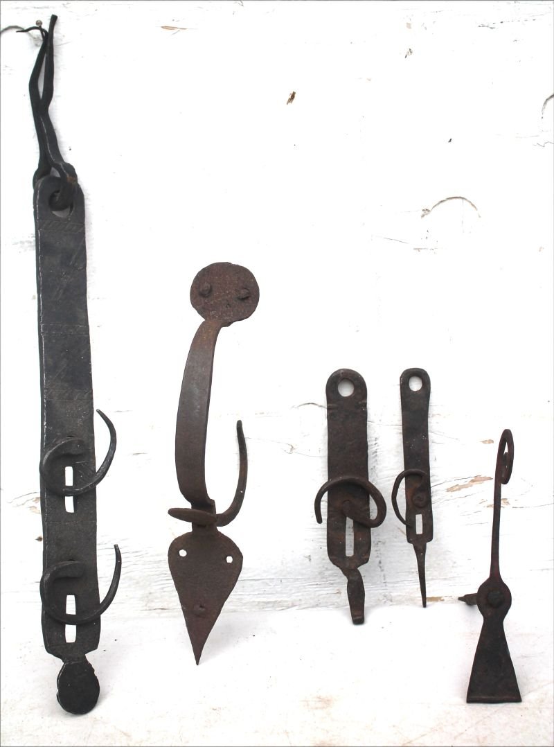 lot of 5 early forged iron latches incl a rare shutter (1 of 4)