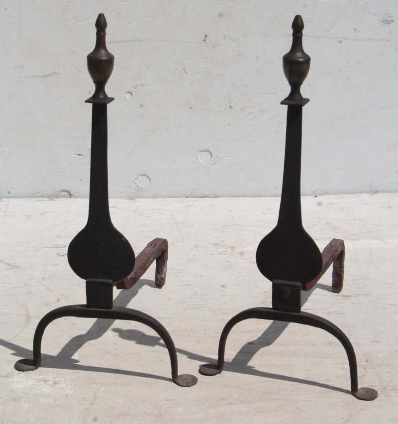 pr of New England period knife blade andirons ca 1790 (1 of 2)