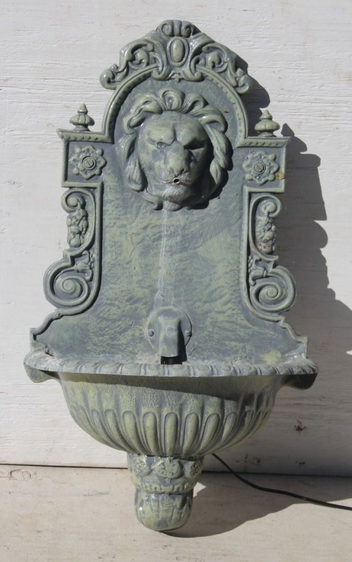 Fine form cast zinc or aluminum lavabo/fountain w lion (1 of 2)