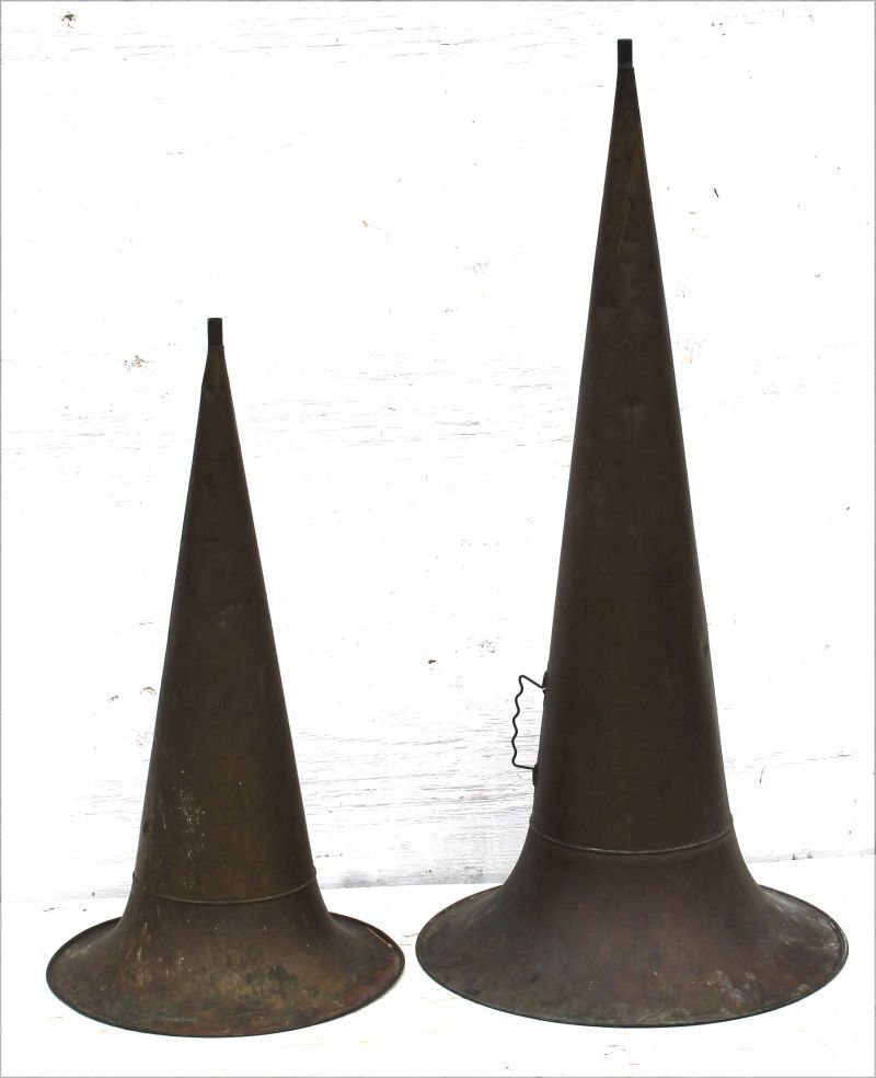 2 antique large attrib Victor, Edison talking machine: 2 antique large attrib Victor, Edison talking machine 100+ yr old brass morning glory horn/speakers - 42" & 30" tall