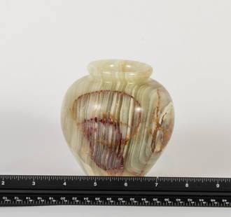 Pakistani Onyx Vase: Pakistani onyx vase.