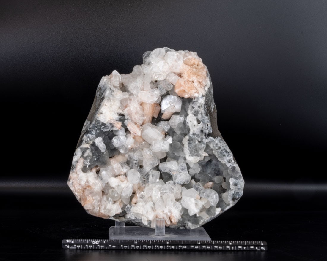 Apophyllite, Stilbite and Stellerite Formation (1 of 3)