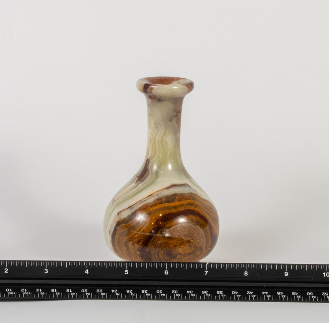 Pakistani Onyx Vase: Pakistani onyx vase. 5" x 3" x 3". 1.7 pounds.