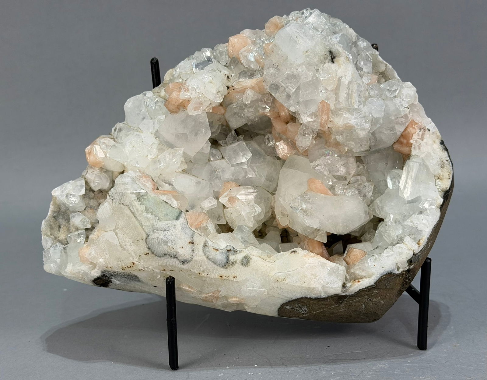 Stilbite and Apophyllite Formation (1 of 6)