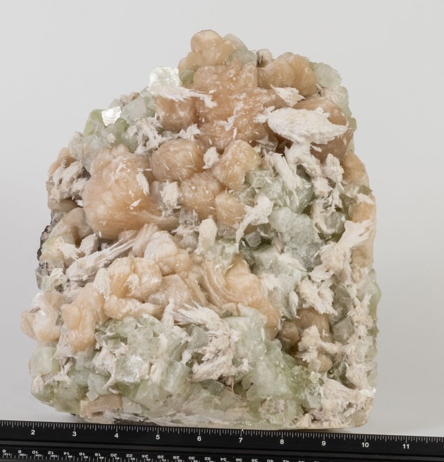 Green Apophyllite, Stilbite and Scolecite Formation (1 of 2)