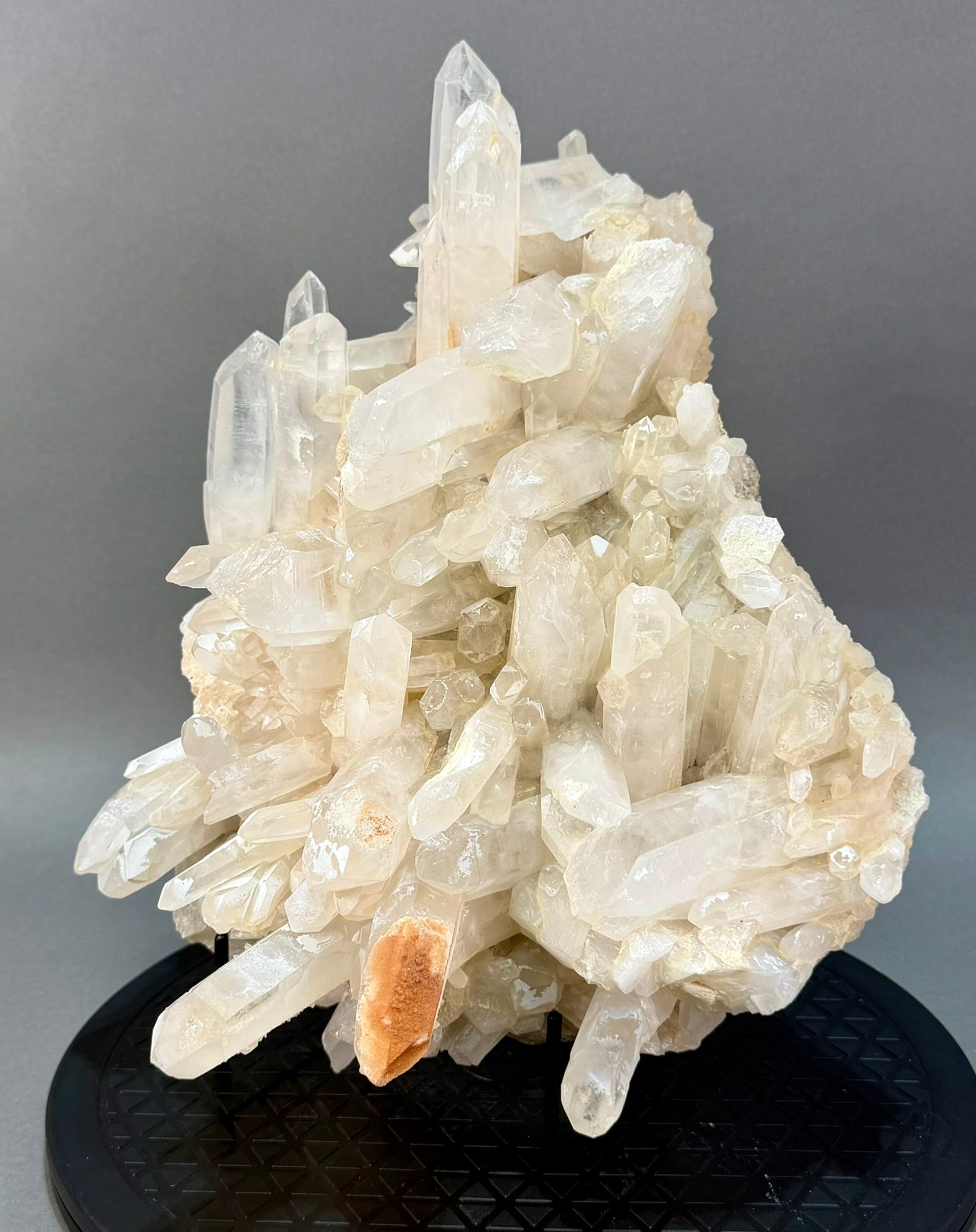 Large Quartz Cluster