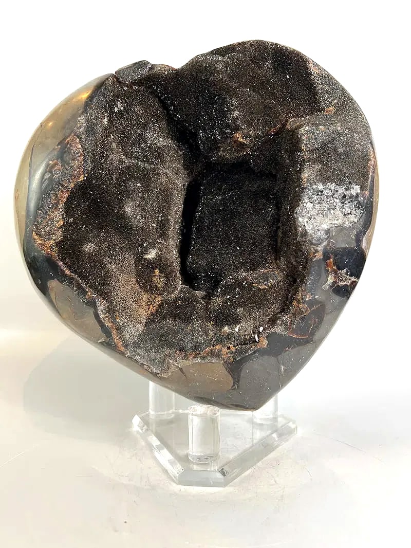 Huge Septarian Dragon Egg Heart Geode: Huge septarian dragon egg heart geode. 9" x 9.5" x 6". 21 lbs, 6 oz.