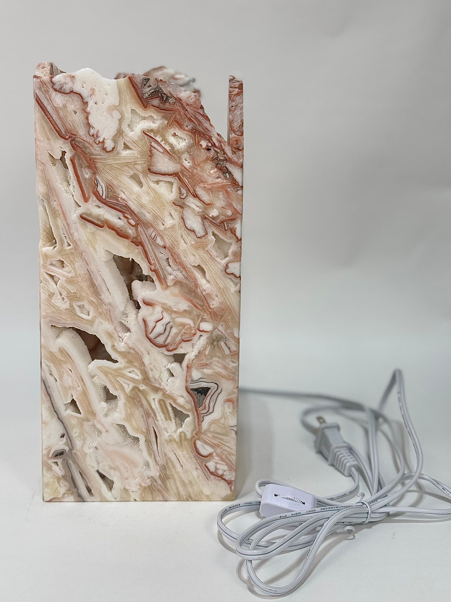 Mexican Onyx Box Table Lamp: Mexican onyx box table lamp. 11.5" x 5.25" x 5.25". 6.80 lbs.