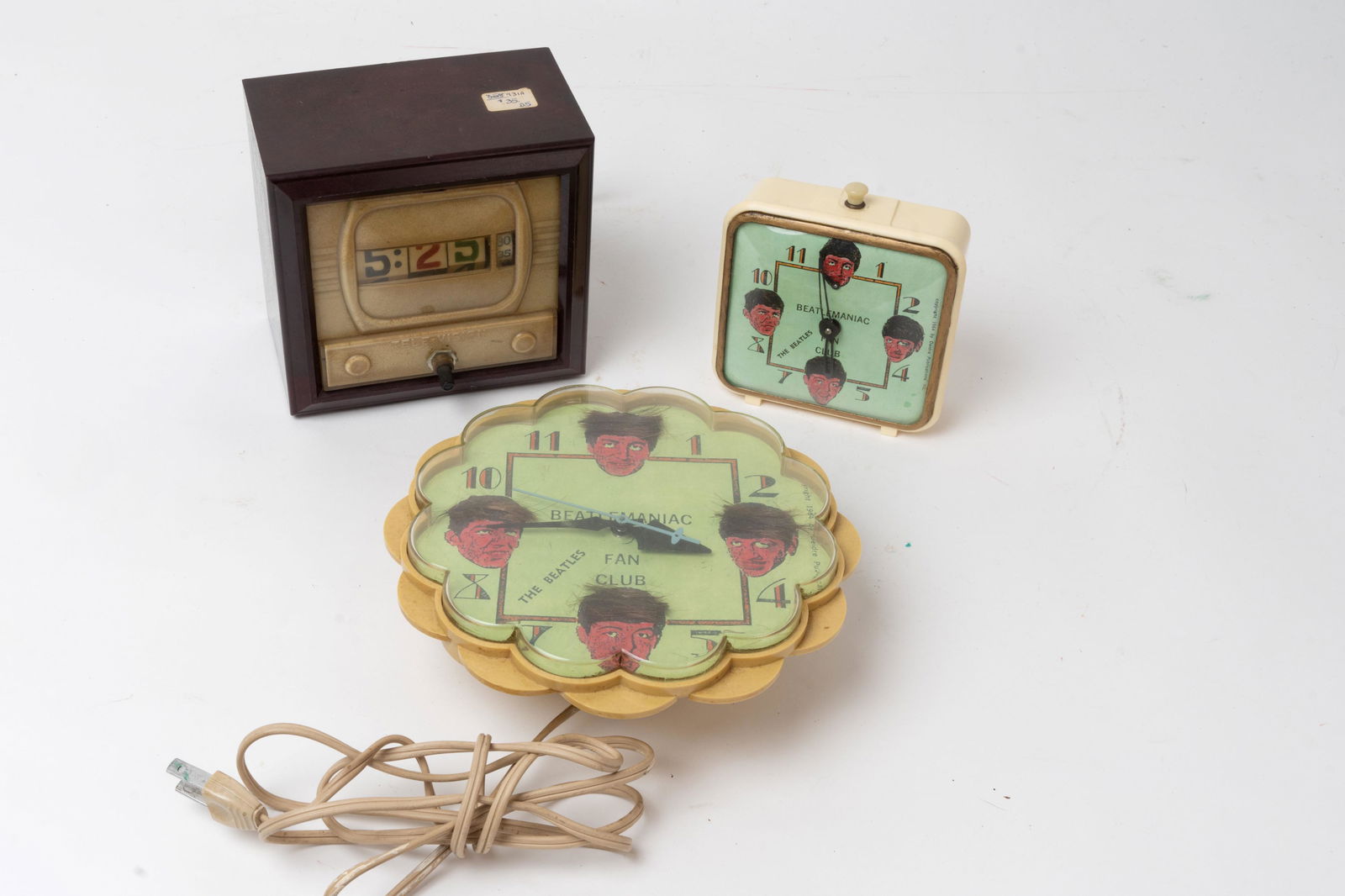 Lot of Beatles Items. (1 of 12)