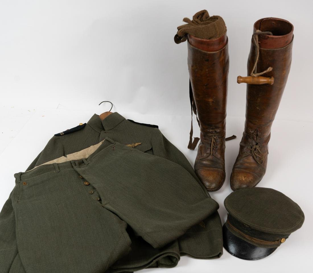 WWI Navy Pilots Uniform. (1 of 15)