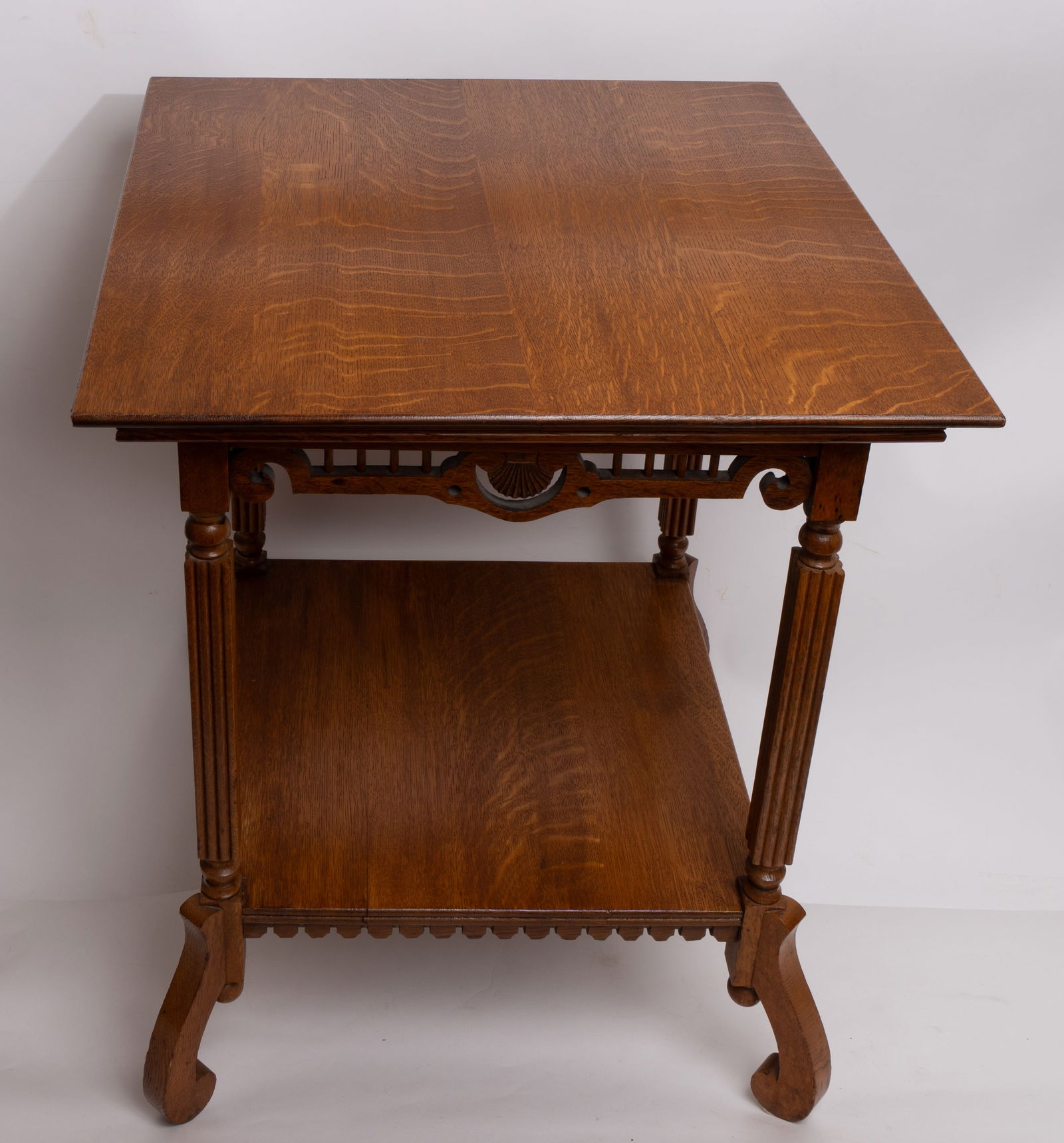 Lovely Antique Figure Grain Oak Table. (1 of 10)