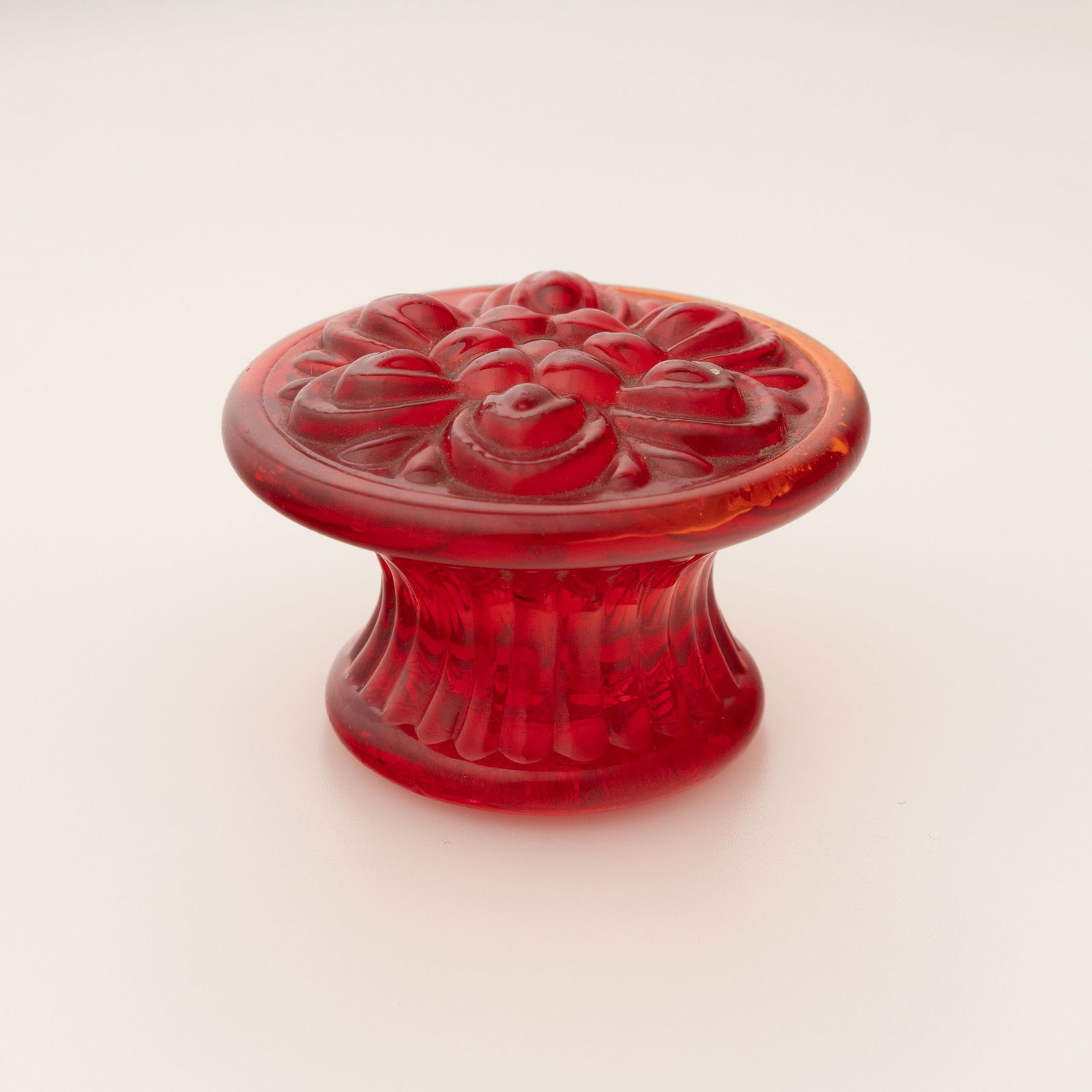 Red Sandwich Glass Drawer Pull. (1 of 4)