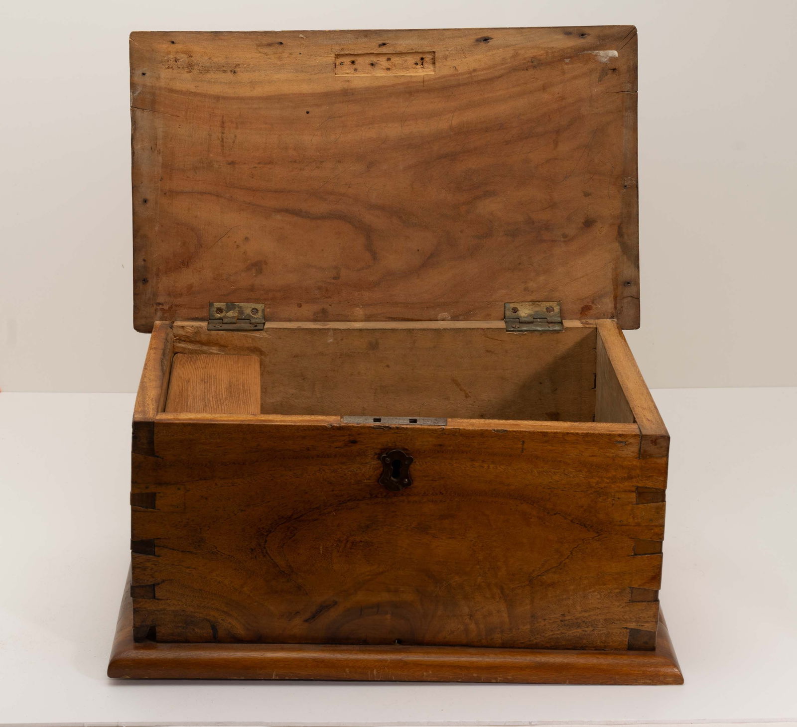 18th-C Miniature Six Board Chest With Interior Till. (1 of 11)