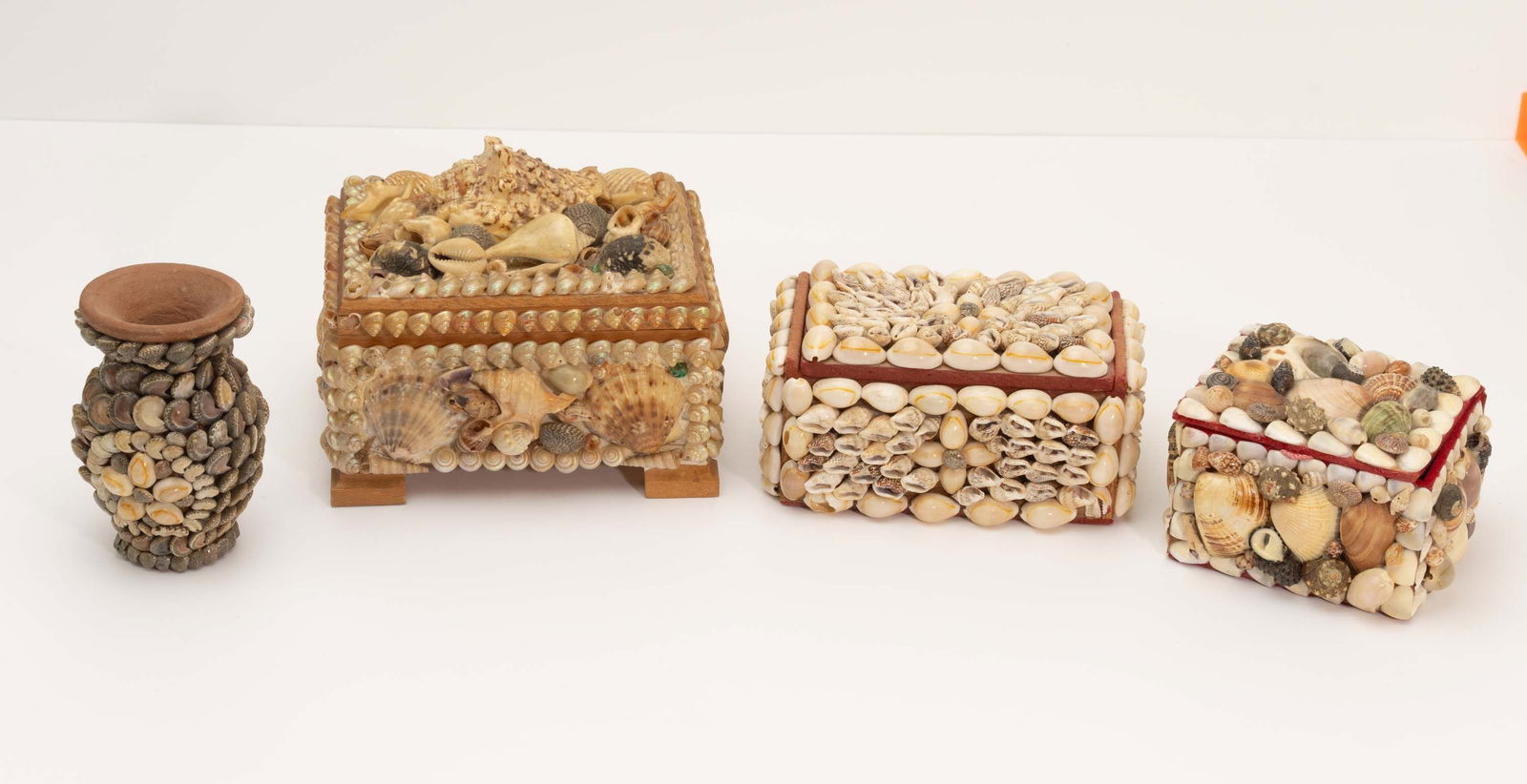 Lot of Four Vintage Seashell Decorative Items. (1 of 10)