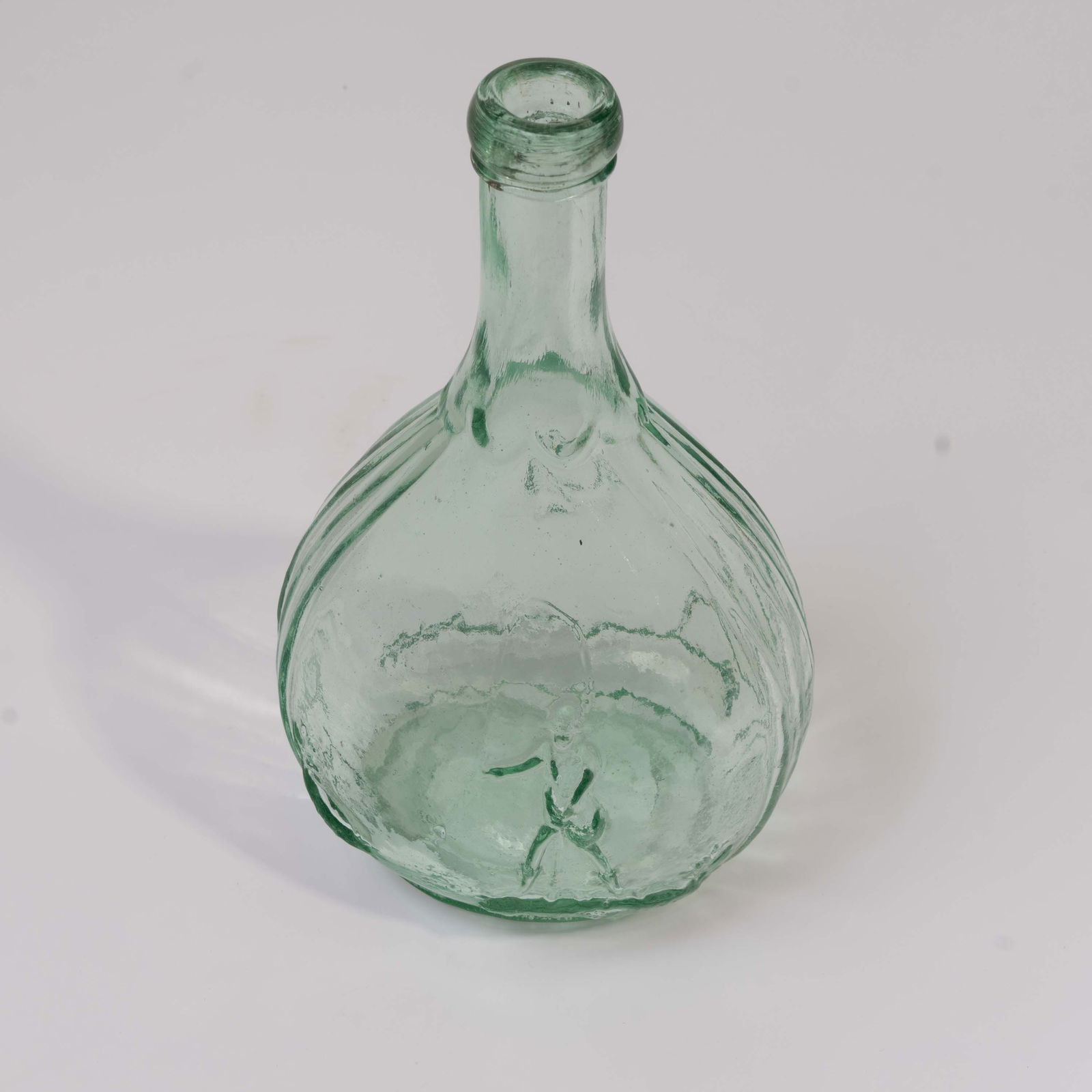 Hunter Fisherman Calabash Bottle. (1 of 6)