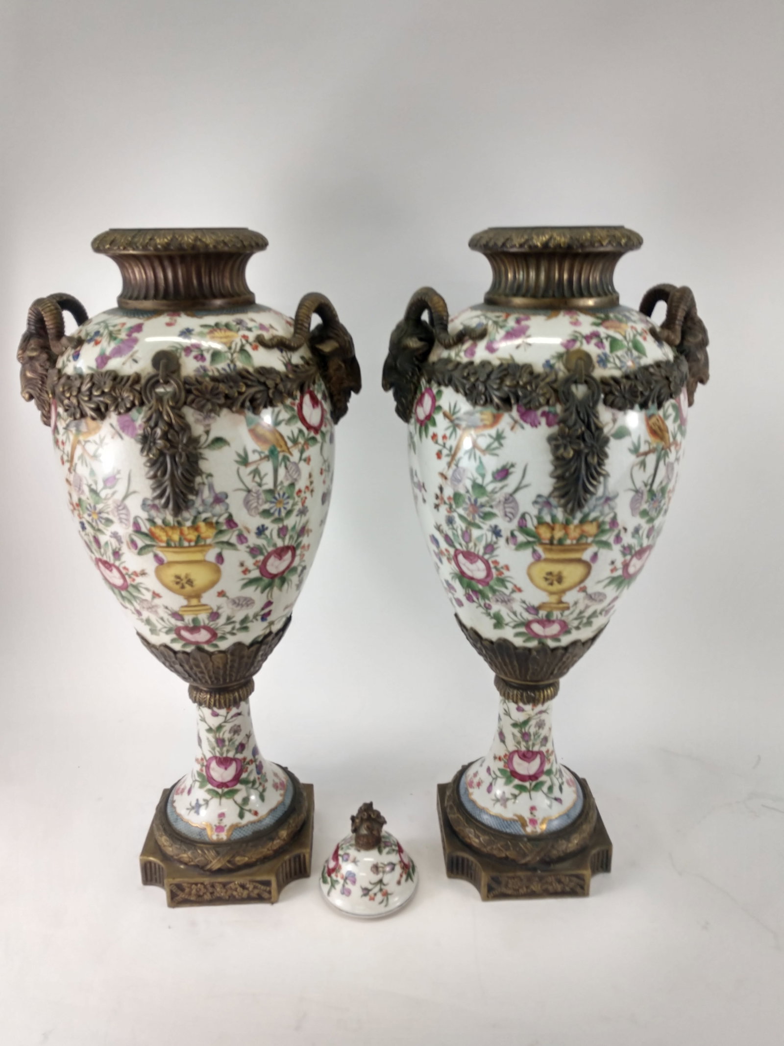 Large Pair of Antique Wong Lee Porcelain Bronze Vases 1895. (1 of 15)